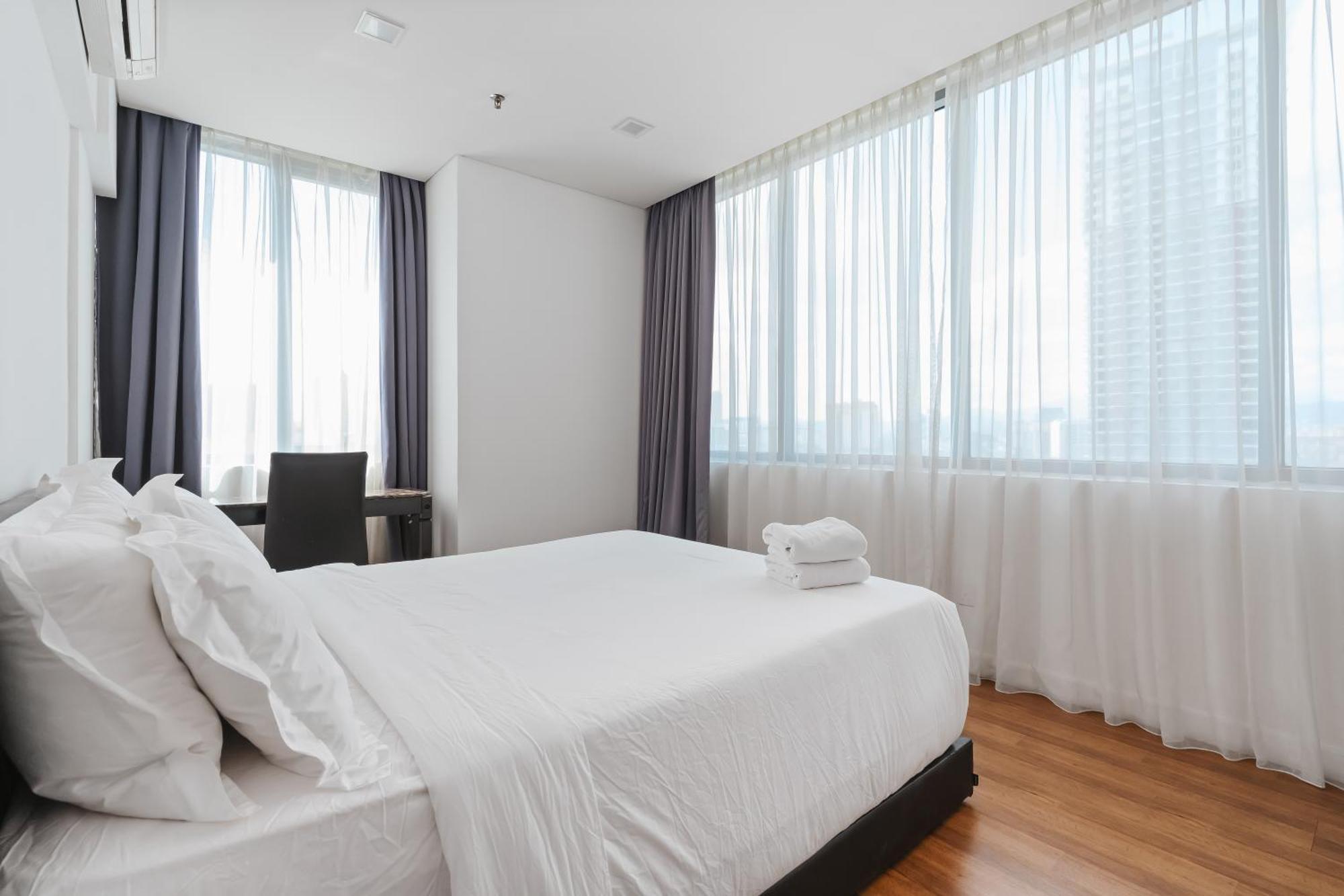 Summer Suites Klcc Apartments By Soulasia Kuala Lumpur Exteriör bild