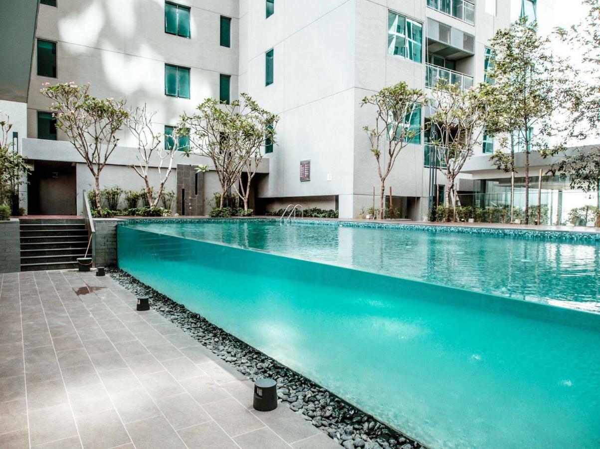 Summer Suites Klcc Apartments By Soulasia Kuala Lumpur Exteriör bild